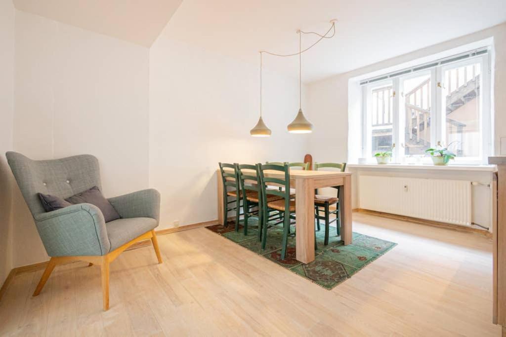 Spacious Flat In A Central, But Calm Area Of Cph Apartamento Copenhague