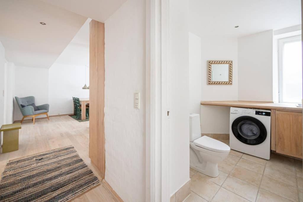 Apartamento Spacious Flat In A Central, But Calm Area Of Cph